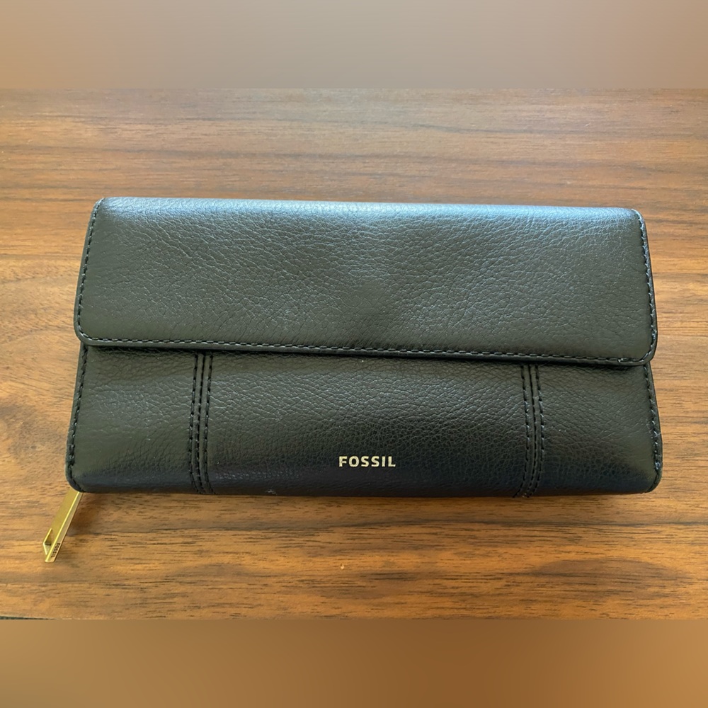 Fossil Genuine Leather Jori Flap Clutch wallet